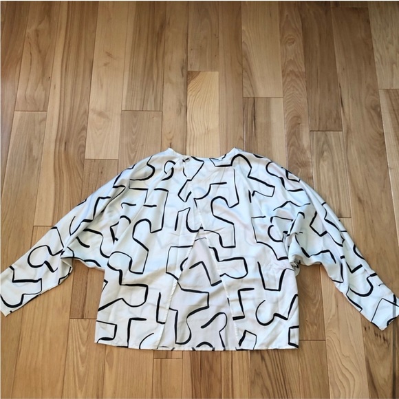 ASOS Design Batwing Sleeve Wrap Back Abstract Print White Top NEW - Picture 6 of 11